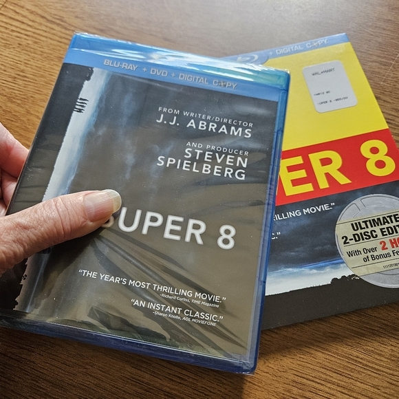 SUPER 8 DVD / Blu-ray / digital copy (if not expired) (2011 from J. J. Abrams) - Picture 4 of 4